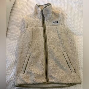 woman’s north face vest